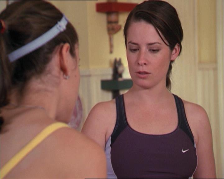 Charmed-Online-dot-215GiveMeASign0392.jpg