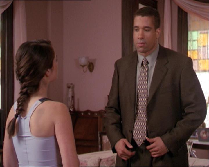 Charmed-Online-dot-215GiveMeASign0418.jpg
