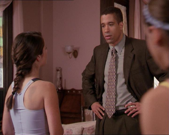 Charmed-Online-dot-215GiveMeASign0419.jpg
