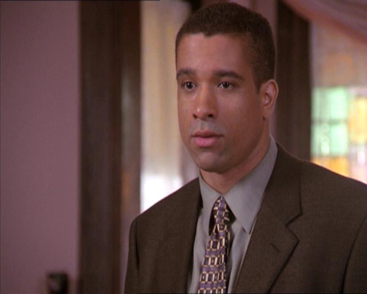 Charmed-Online-dot-215GiveMeASign0425.jpg