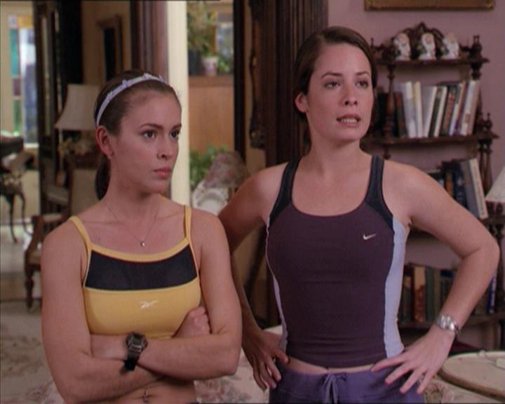 Charmed-Online-dot-215GiveMeASign0429.jpg
