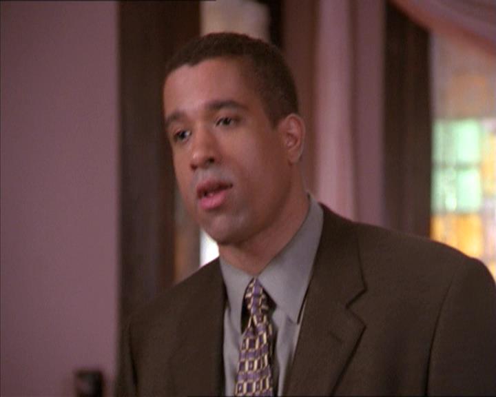 Charmed-Online-dot-215GiveMeASign0431.jpg