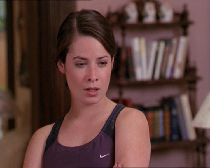 Charmed-Online-dot-215GiveMeASign0453.jpg