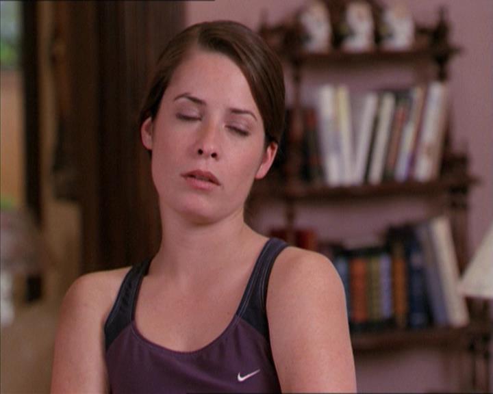 Charmed-Online-dot-215GiveMeASign0455.jpg