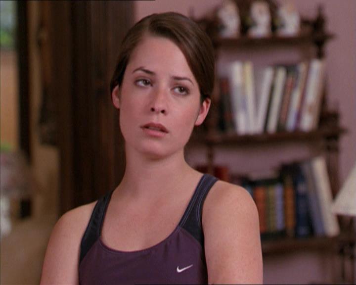Charmed-Online-dot-215GiveMeASign0457.jpg