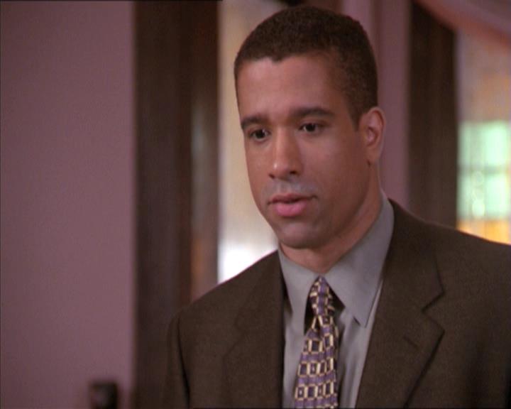 Charmed-Online-dot-215GiveMeASign0468.jpg