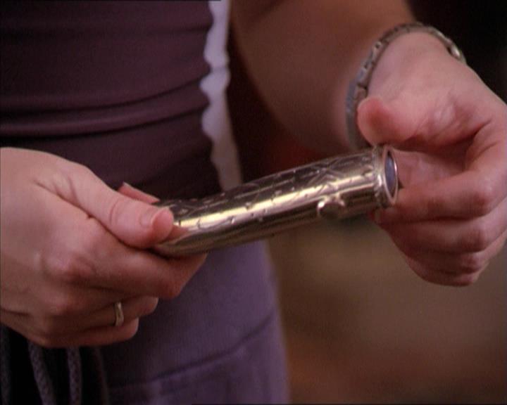 Charmed-Online-dot-215GiveMeASign0473.jpg