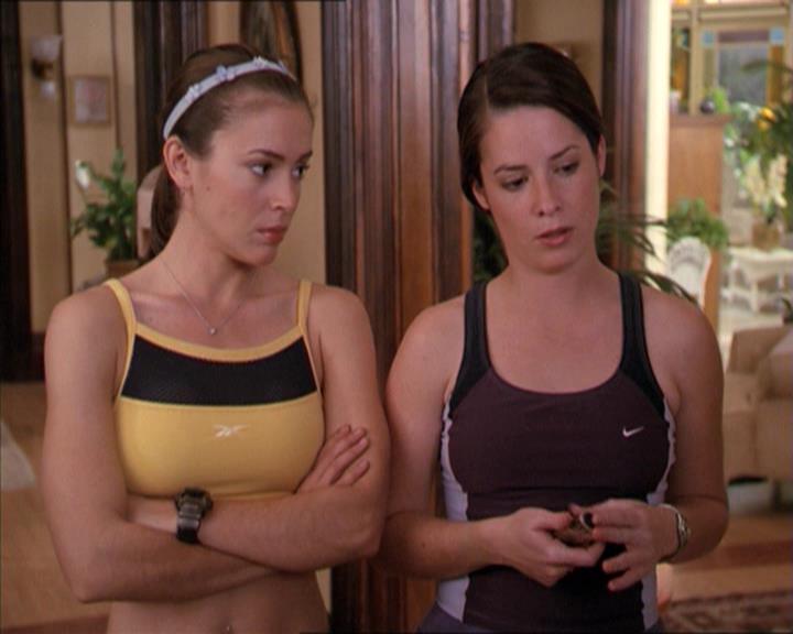 Charmed-Online-dot-215GiveMeASign0490.jpg