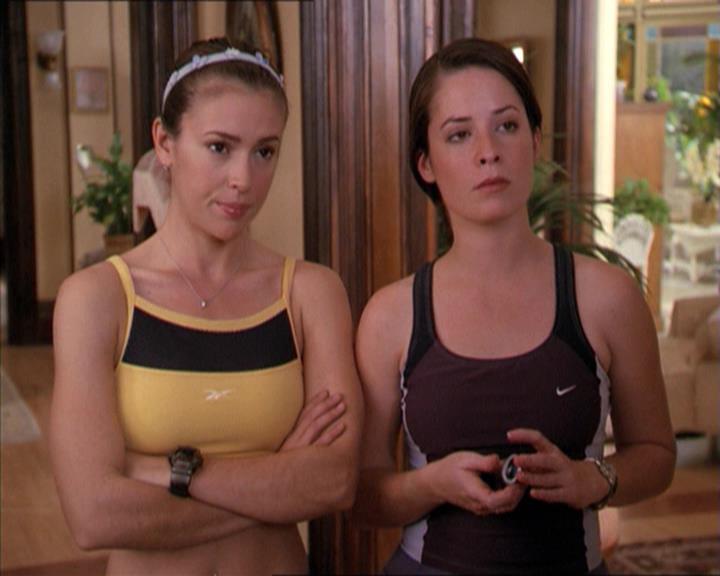 Charmed-Online-dot-215GiveMeASign0497.jpg