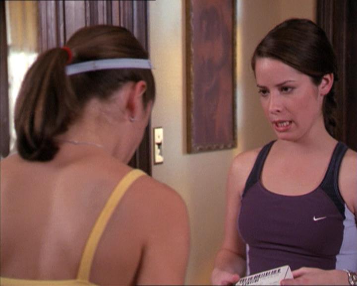 Charmed-Online-dot-215GiveMeASign0533.jpg