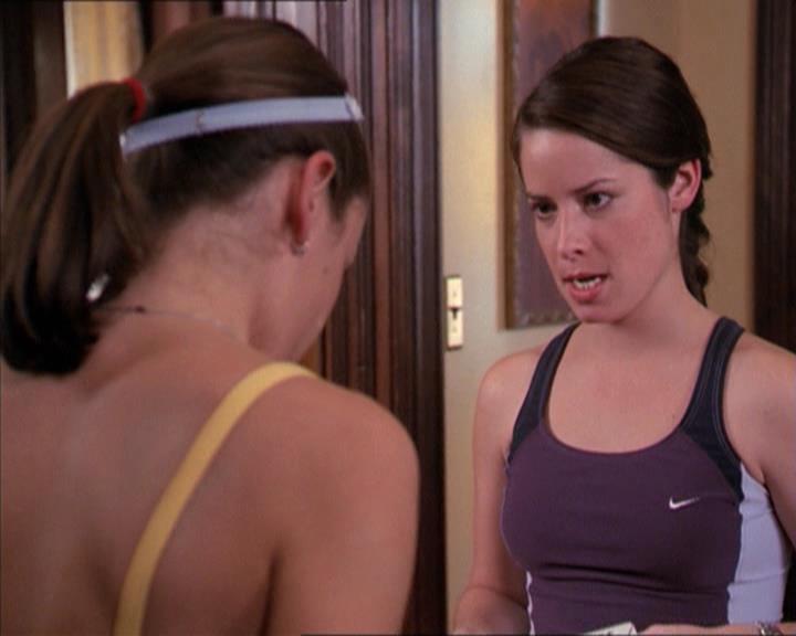 Charmed-Online-dot-215GiveMeASign0535.jpg