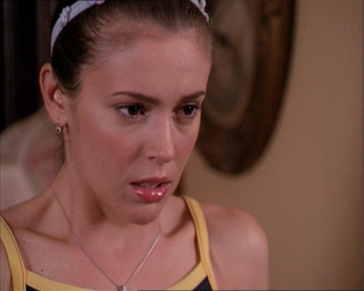 Charmed-Online-dot-215GiveMeASign0556.jpg