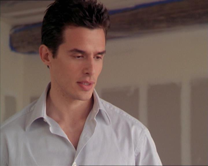 Charmed-Online-dot-215GiveMeASign0584.jpg