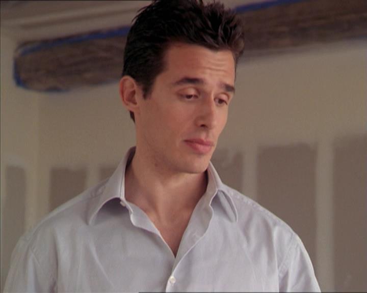 Charmed-Online-dot-215GiveMeASign0585.jpg