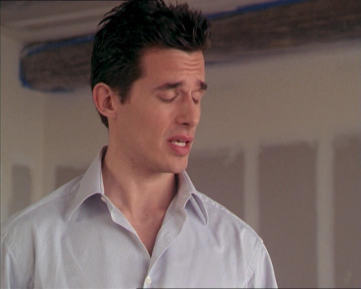 Charmed-Online-dot-215GiveMeASign0590.jpg