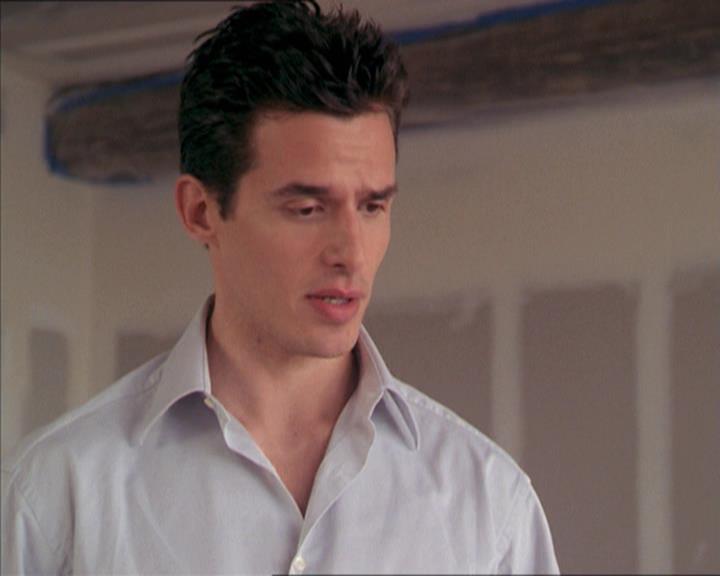 Charmed-Online-dot-215GiveMeASign0592.jpg