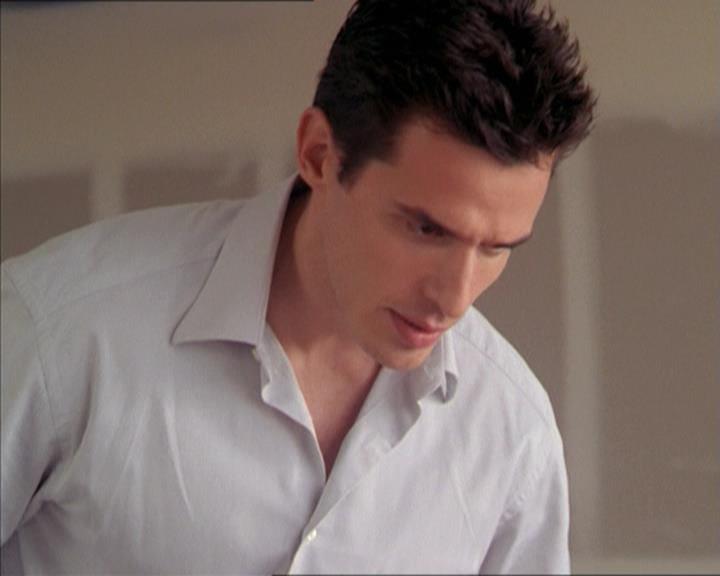 Charmed-Online-dot-215GiveMeASign0598.jpg