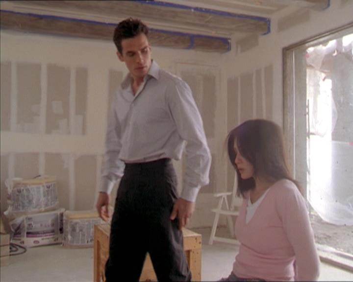 Charmed-Online-dot-215GiveMeASign0606.jpg