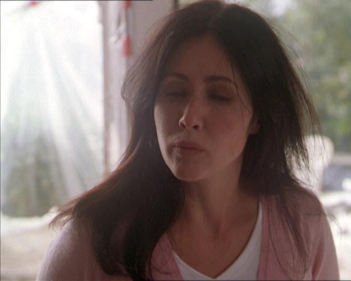 Charmed-Online-dot-215GiveMeASign0611.jpg