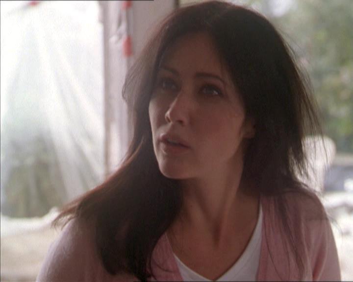 Charmed-Online-dot-215GiveMeASign0612.jpg