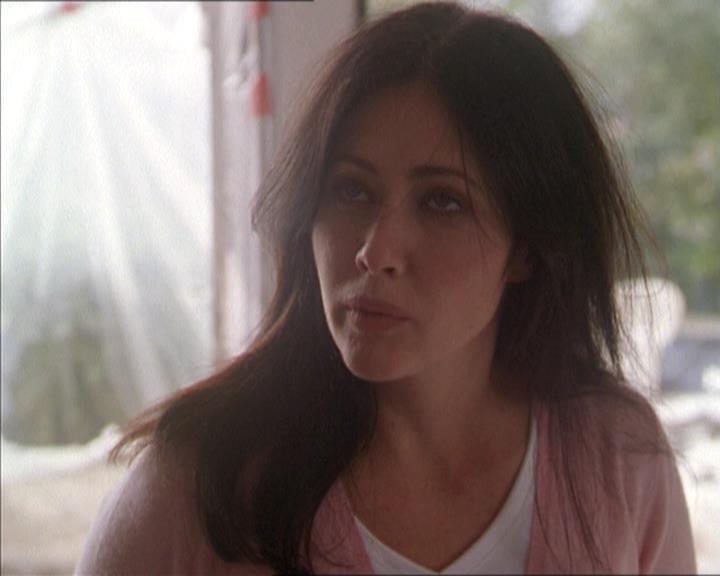 Charmed-Online-dot-215GiveMeASign0616.jpg