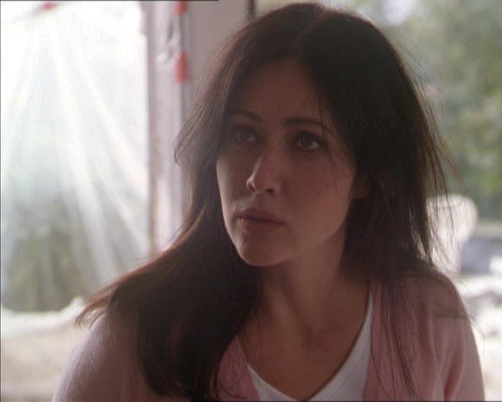 Charmed-Online-dot-215GiveMeASign0617.jpg