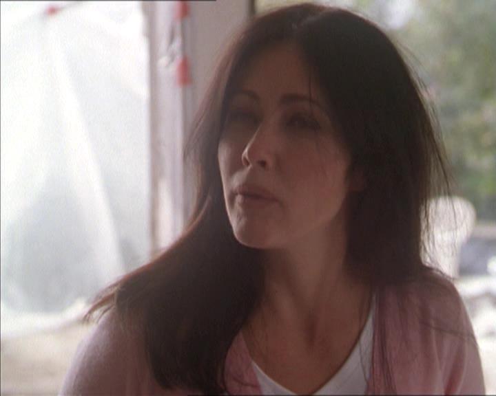 Charmed-Online-dot-215GiveMeASign0632.jpg