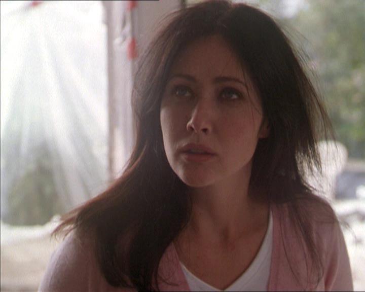 Charmed-Online-dot-215GiveMeASign0636.jpg