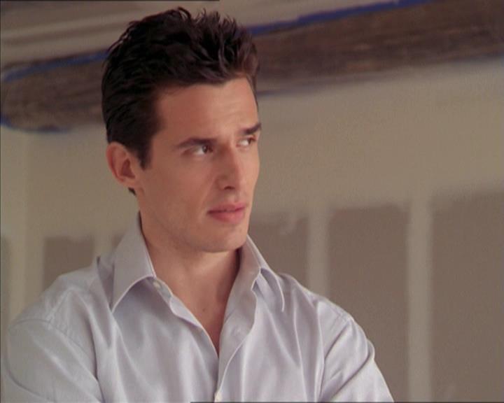 Charmed-Online-dot-215GiveMeASign0644.jpg