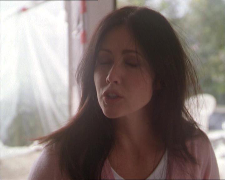 Charmed-Online-dot-215GiveMeASign0646.jpg
