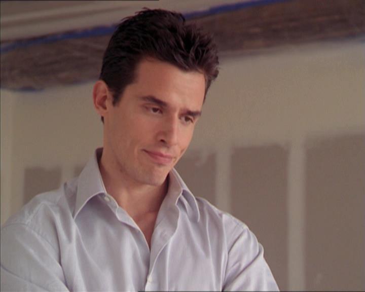 Charmed-Online-dot-215GiveMeASign0647.jpg