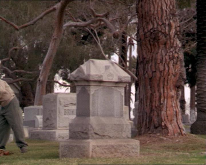 Charmed-Online-dot-215GiveMeASign0688.jpg