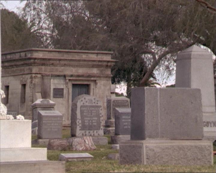 Charmed-Online-dot-215GiveMeASign0692.jpg
