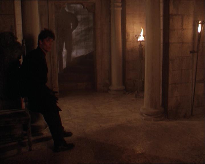 Charmed-Online-dot-215GiveMeASign0704.jpg