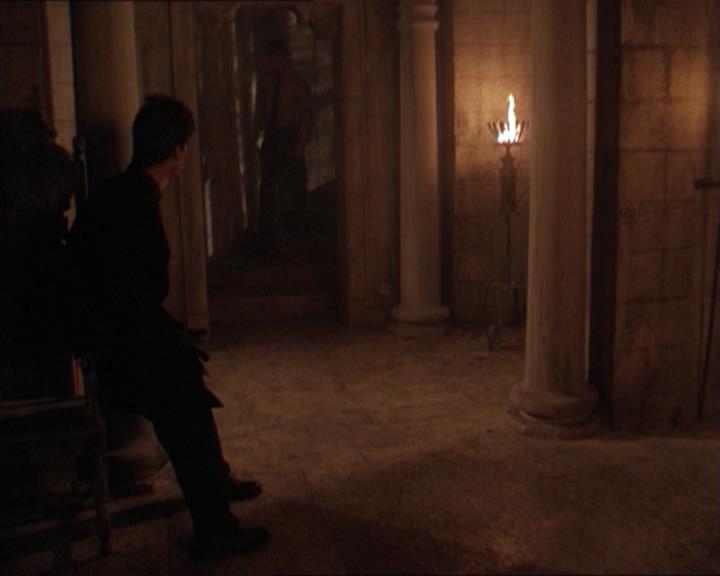 Charmed-Online-dot-215GiveMeASign0706.jpg