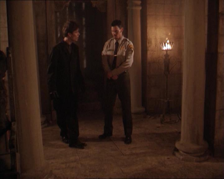 Charmed-Online-dot-215GiveMeASign0710.jpg