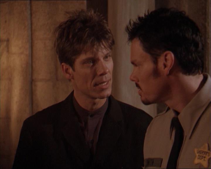 Charmed-Online-dot-215GiveMeASign0733.jpg