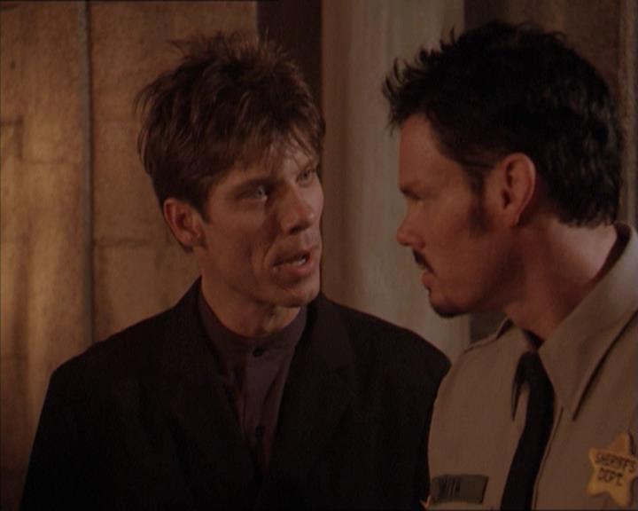 Charmed-Online-dot-215GiveMeASign0734.jpg