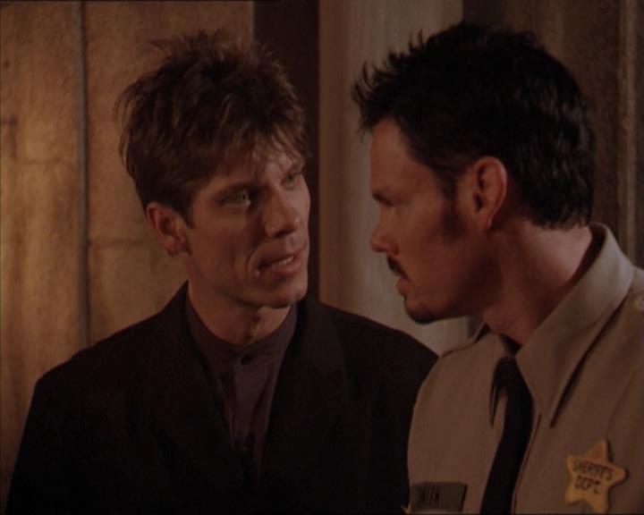 Charmed-Online-dot-215GiveMeASign0735.jpg