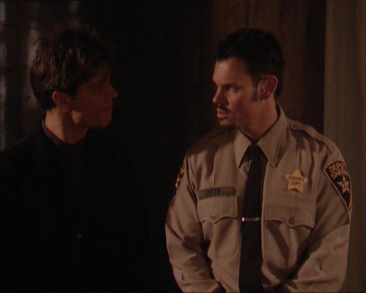 Charmed-Online-dot-215GiveMeASign0741.jpg