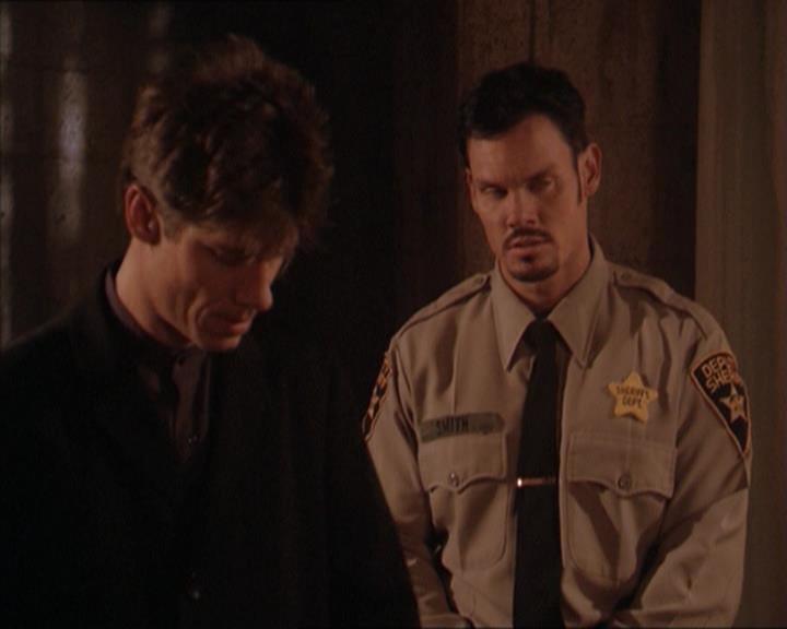 Charmed-Online-dot-215GiveMeASign0742.jpg