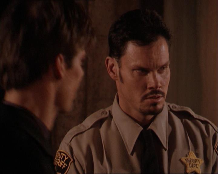 Charmed-Online-dot-215GiveMeASign0751.jpg