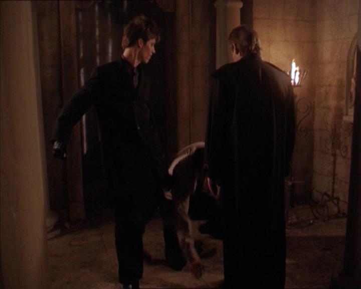 Charmed-Online-dot-215GiveMeASign0752.jpg