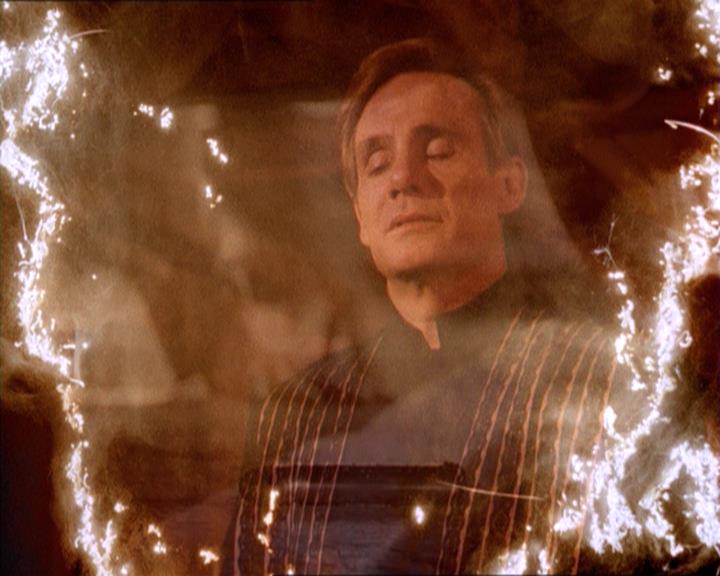 Charmed-Online-dot-215GiveMeASign0767.jpg