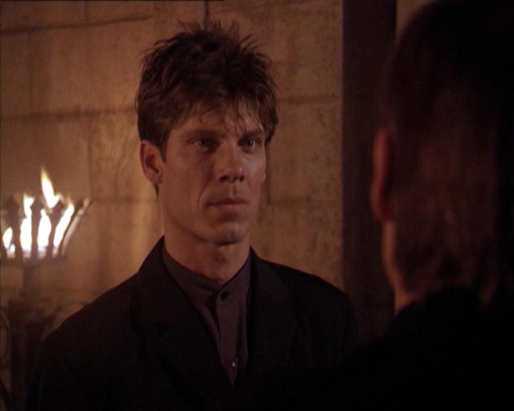 Charmed-Online-dot-215GiveMeASign0793.jpg
