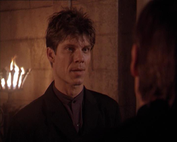 Charmed-Online-dot-215GiveMeASign0797.jpg