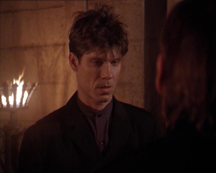 Charmed-Online-dot-215GiveMeASign0802.jpg