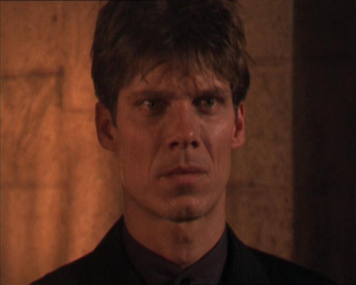 Charmed-Online-dot-215GiveMeASign0810.jpg