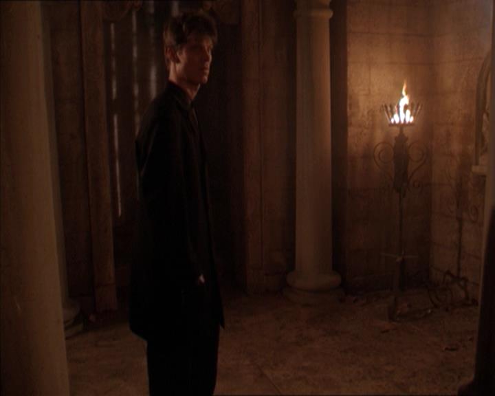 Charmed-Online-dot-215GiveMeASign0819.jpg