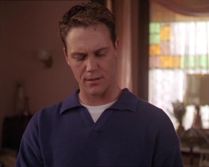 Charmed-Online-dot-215GiveMeASign0830.jpg